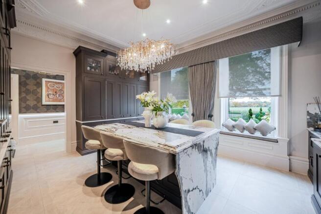 3 bed Flat to rent Image 4