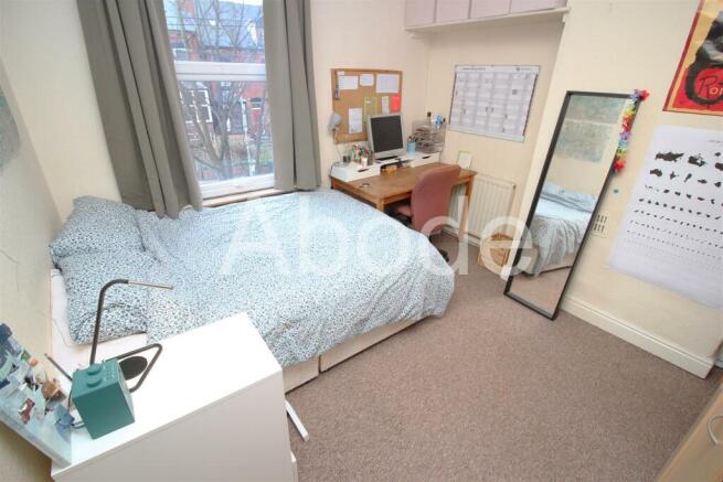 5 bed House to rent Image 12