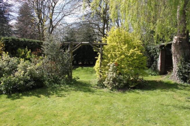 MATURE REAR GARDEN