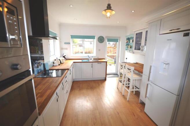 KITCHEN/BREAKFAST RO