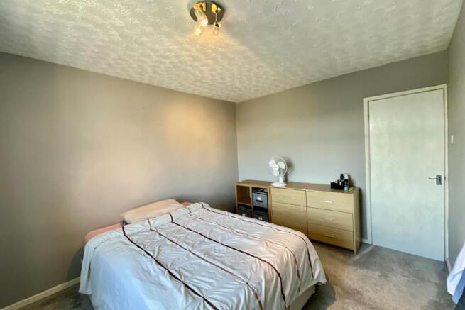 3 bed Terraced for sale Image 11