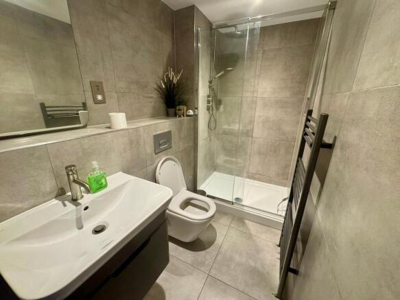 2 bed Flat to rent Image 9