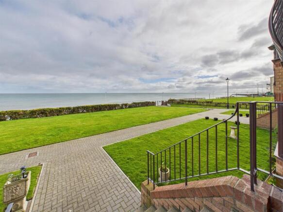 2 bed Flat for sale Image 12
