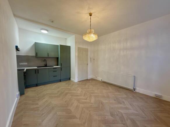 Kitchen / Lounge