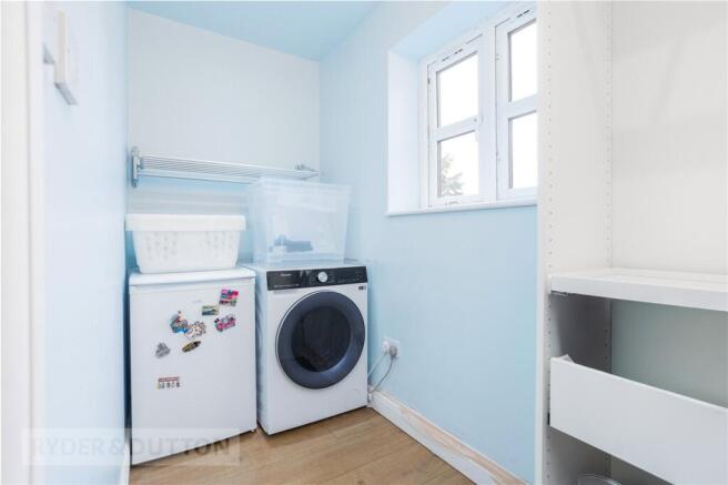4 bed Detached for sale Image 7