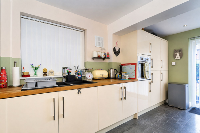 3 bed Semi-Detached for sale Image 6