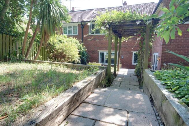 4 bed Semi-Detached for sale Image 4