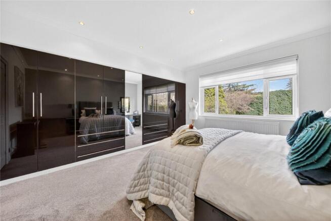 5 bed Detached for sale Image 10
