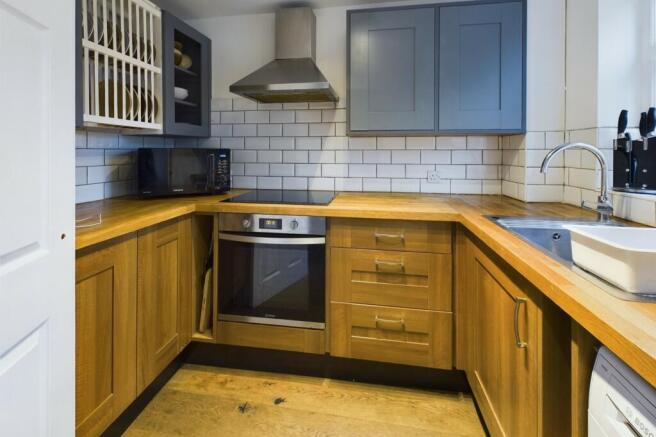 CAM02519G0-PR0206-STILL008