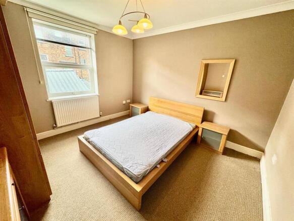 2 bed Apartment to rent Image 9