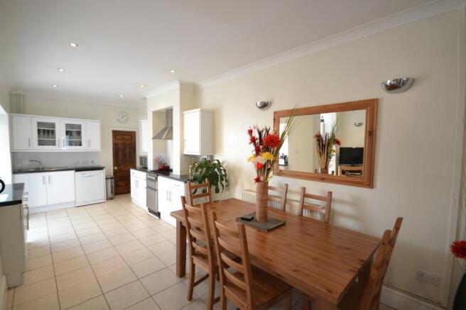 DINING AREA PIC 2