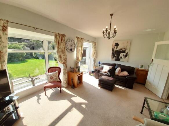 Living room 2.jpg