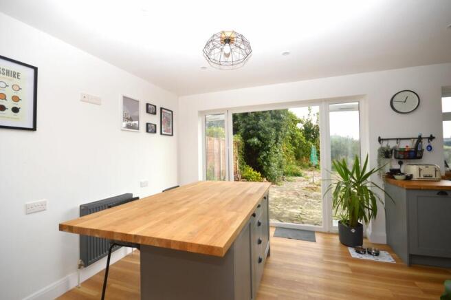 KITCHEN/BREAKFAST ROOM