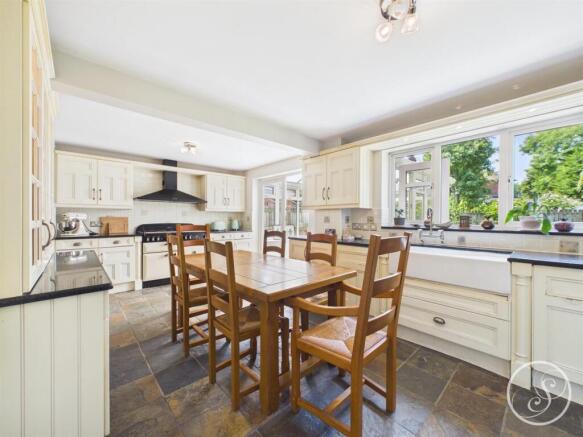 4 bed Detached for sale Image 5