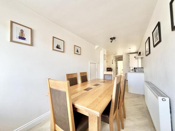 4 bed Detached for sale Image 11