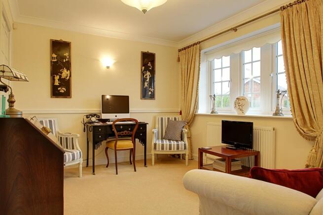 Dining Room/Bedroom 4