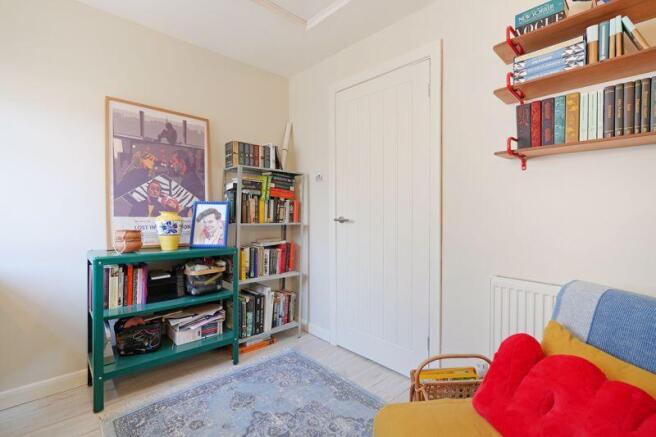 Bedroom / Study