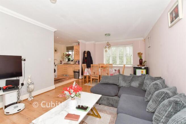 Lounge / Dining Area