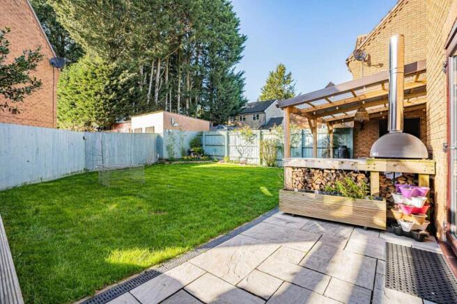 6 Whitecroft Gardens