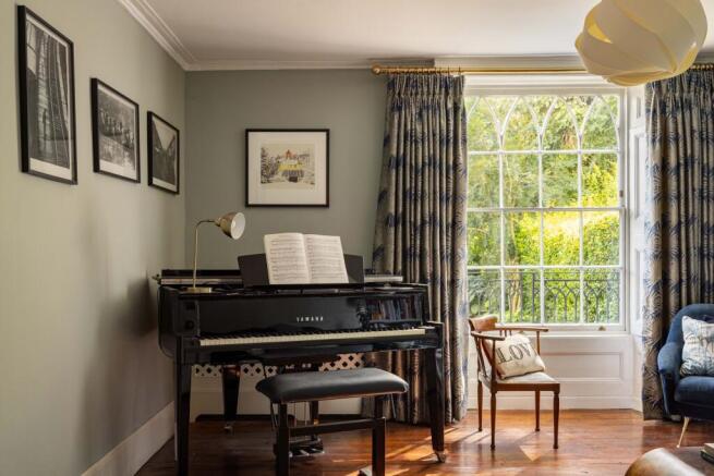 Downshire Hill, Hampstead Village, in NW3 photo 4