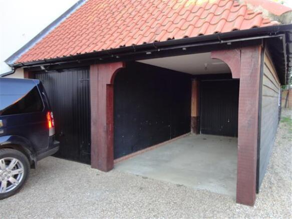 GARAGE & PARKING