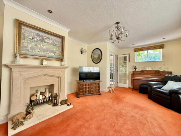5 bed Detached for sale Image 5