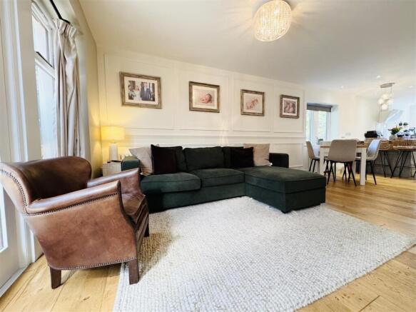 4 bed Detached for sale Image 7