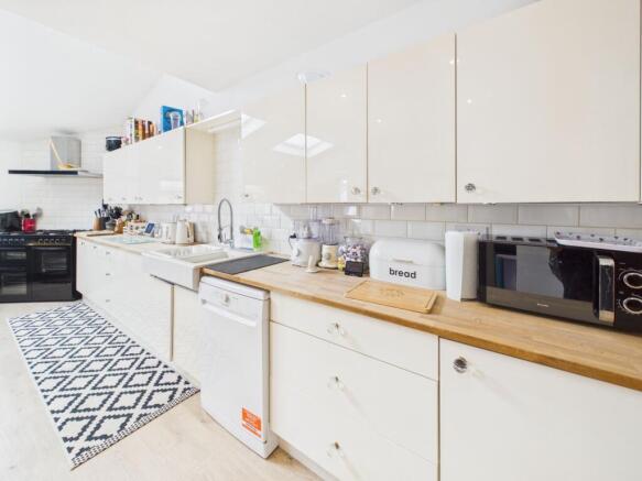 Kitchen / Living Area