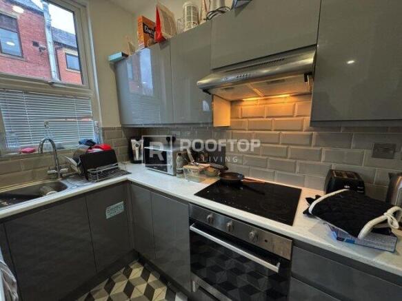 4 bed House Share to rent Image 4
