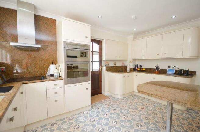 4 bed Detached for sale Image 10