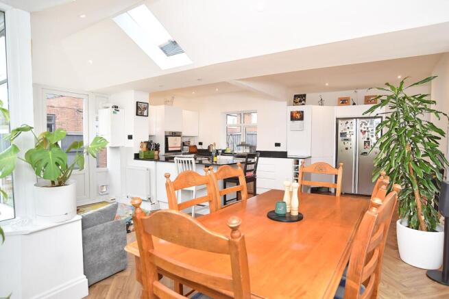 4 bed Detached for sale Image 4