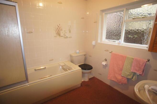BATHROOM/WC