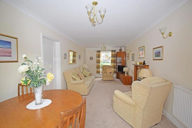 14 Paddock Close, lounge b.jpg