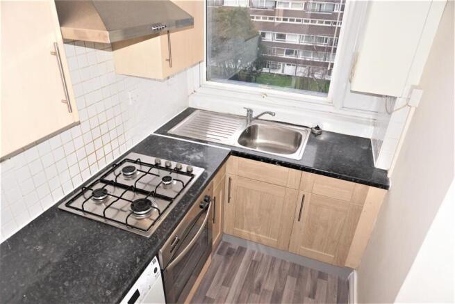 FITTED KITCHEN