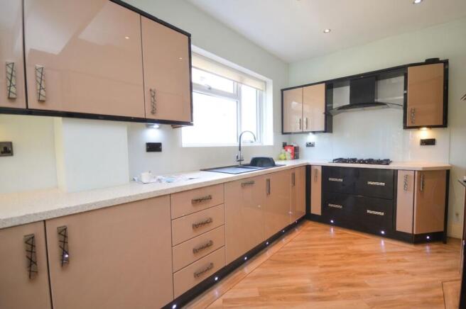 3 bed Not Specified for sale Image 7