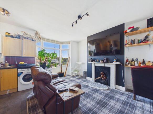 2 bed Flat for sale Image 5