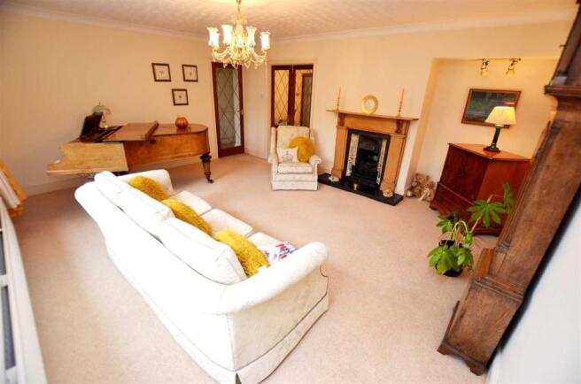 LOUNGE.