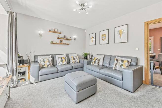 3 bed Semi-Detached for sale Image 8