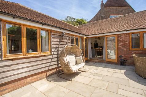 Upper Station Road, Heathfield, East Sussex, TN21 8DS