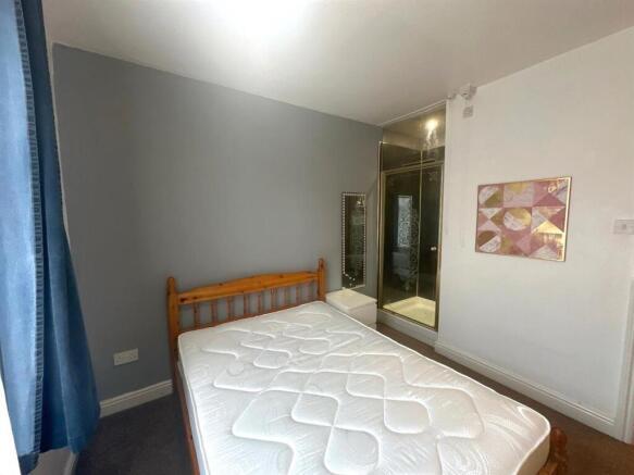 1 bed Apartment to rent Image 4