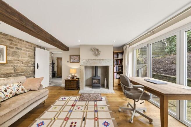 5 bed Detached for sale Image 11