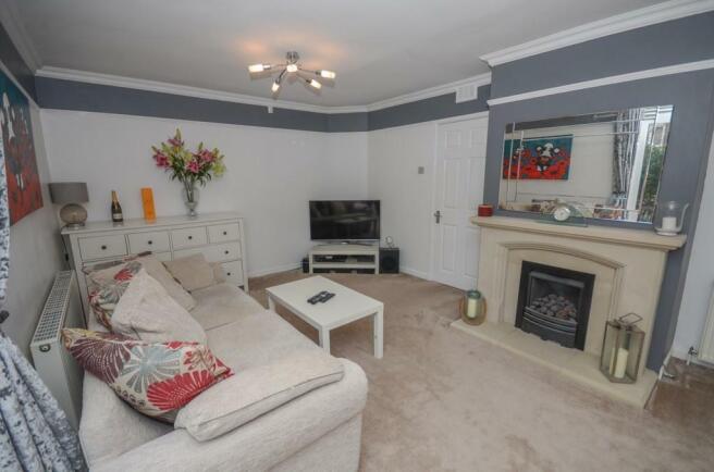 Living room pic 3.jpg