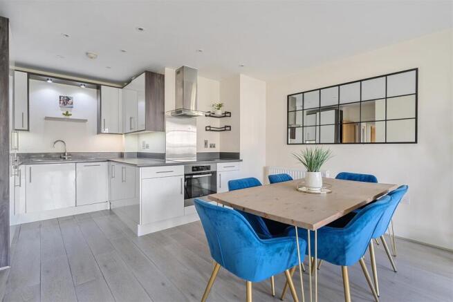 Kitchen & Dining Area