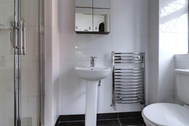 Ensuite to Bed 1