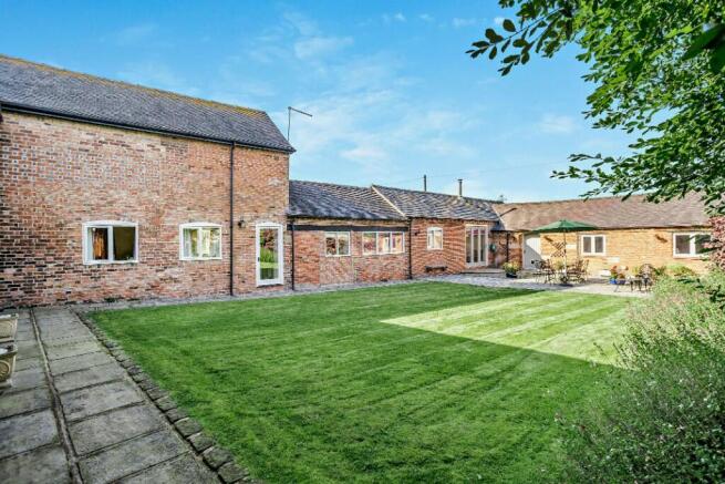 Lawn walled garden