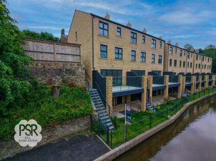 Corn Mill Court, New Mills, SK22