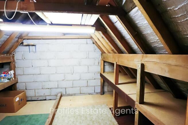 Hobby room (rear).