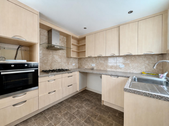 4 bed Semi-Detached for sale Image 5