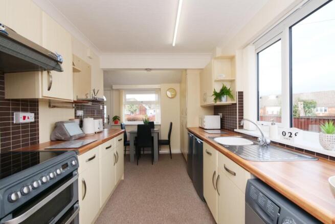 2 bed Semi-Detached Bungalow for sale Image 5