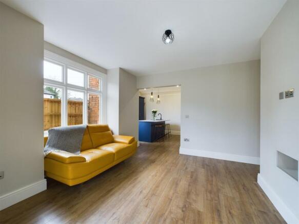 Large Sitting/Dining Room